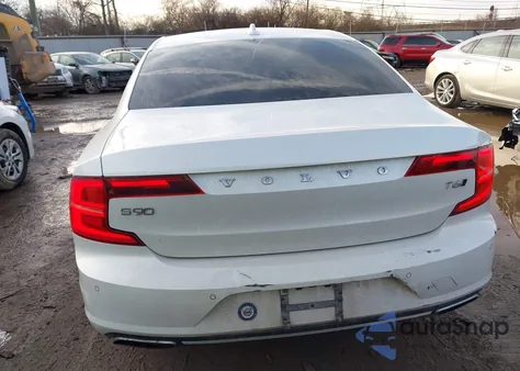 2017 Volvo S90 T6 Momentum z USA, uszkodzony, nr VIN YV1A22MK1H1016746